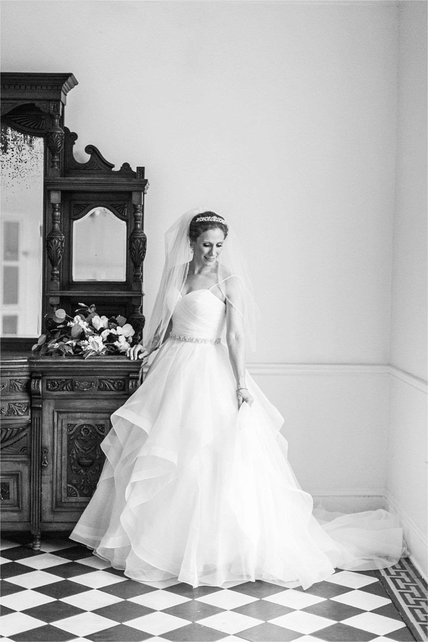 Bridal Session at The Pillars of Mobile-Mobile Alabama Wedding Photographer-Sarra-Bridal session-Wedding dress