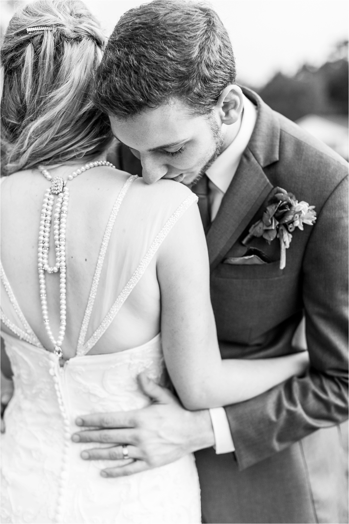bride-groom-portraits-photos-chunky-jewelry-large-bridal-statement-pearls
