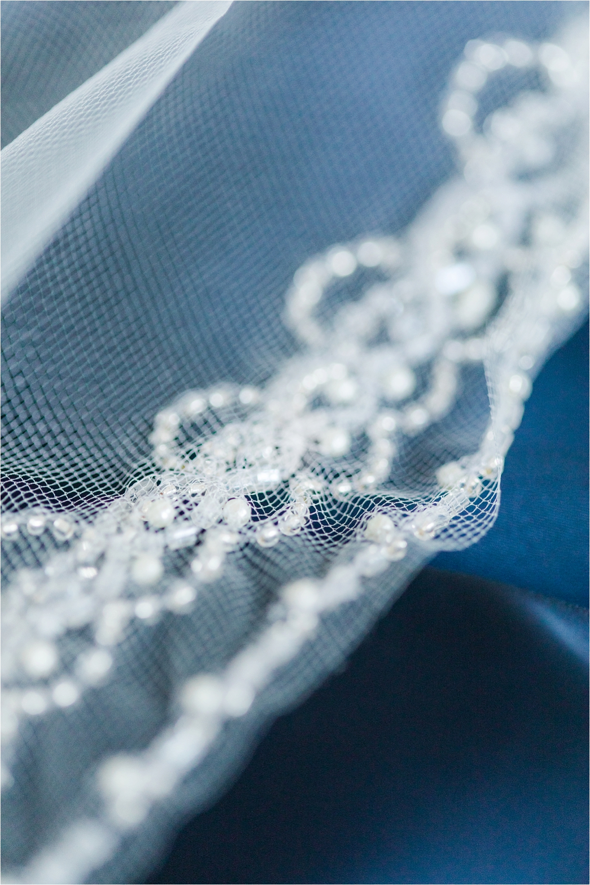 veil-wedding-lace-pearls-details-navy-wedding