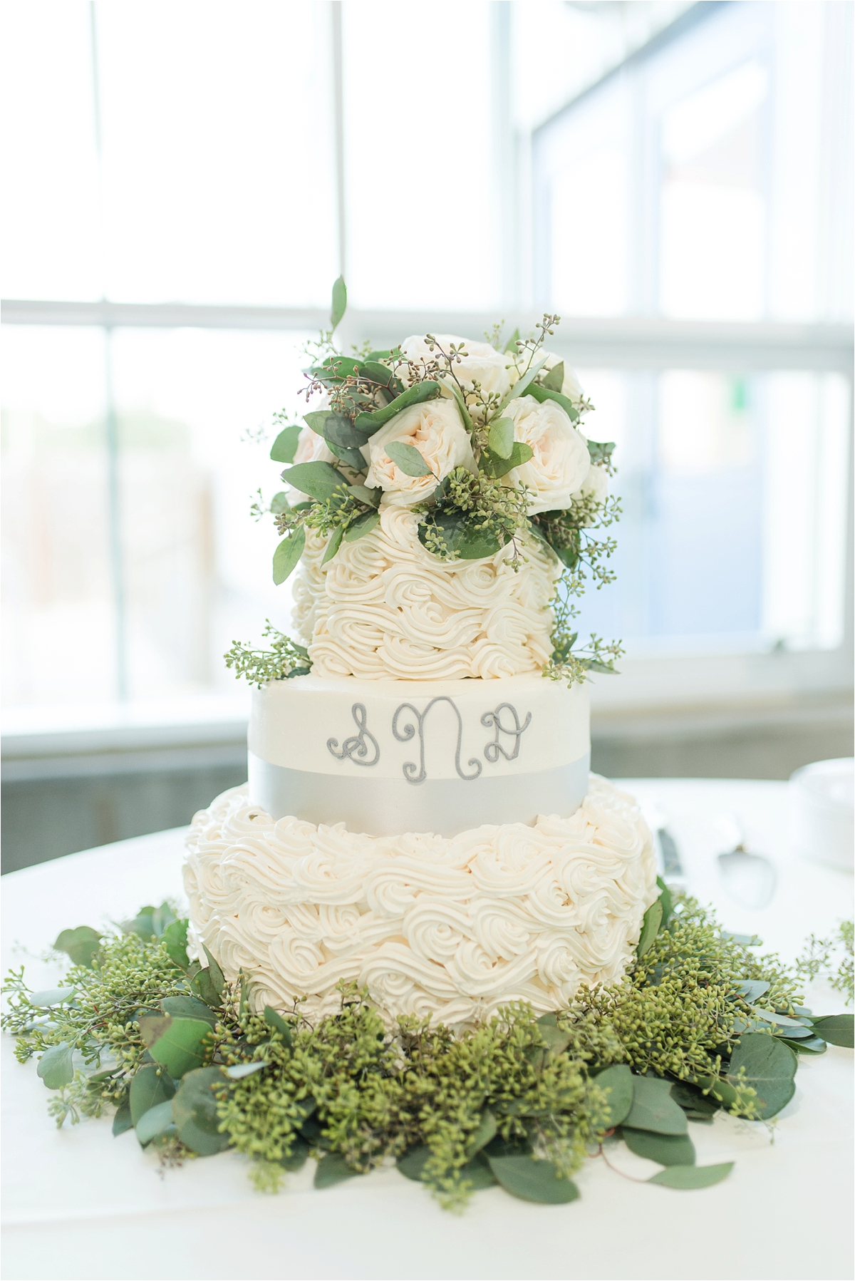 wedding-cake-monogram-swirl-design-white-rose-bouquet-topper-silver-ribbon-3-three-tier