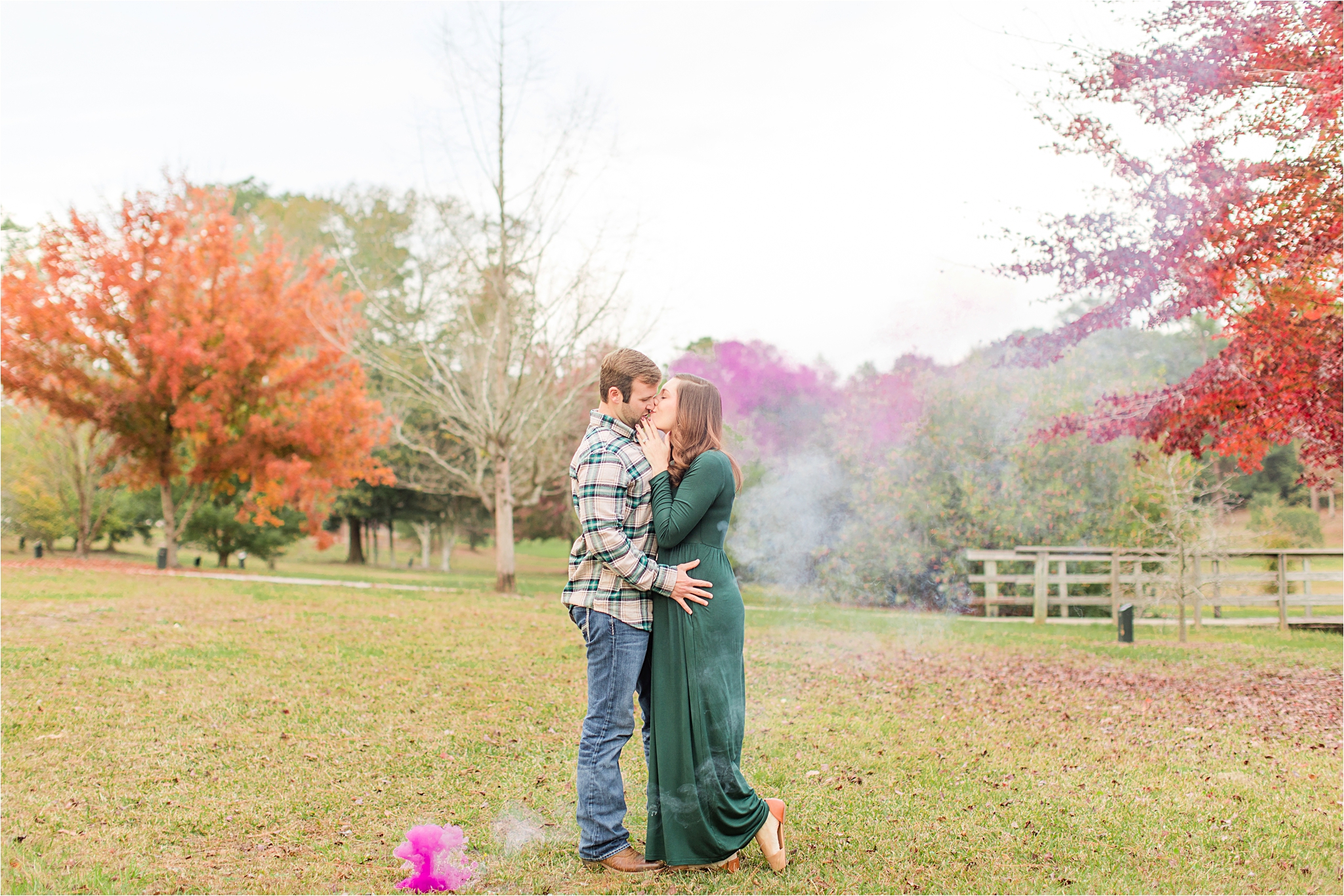 autumn-maternity-session-baby-announcement-alabama-photographer-family-smoke bombs