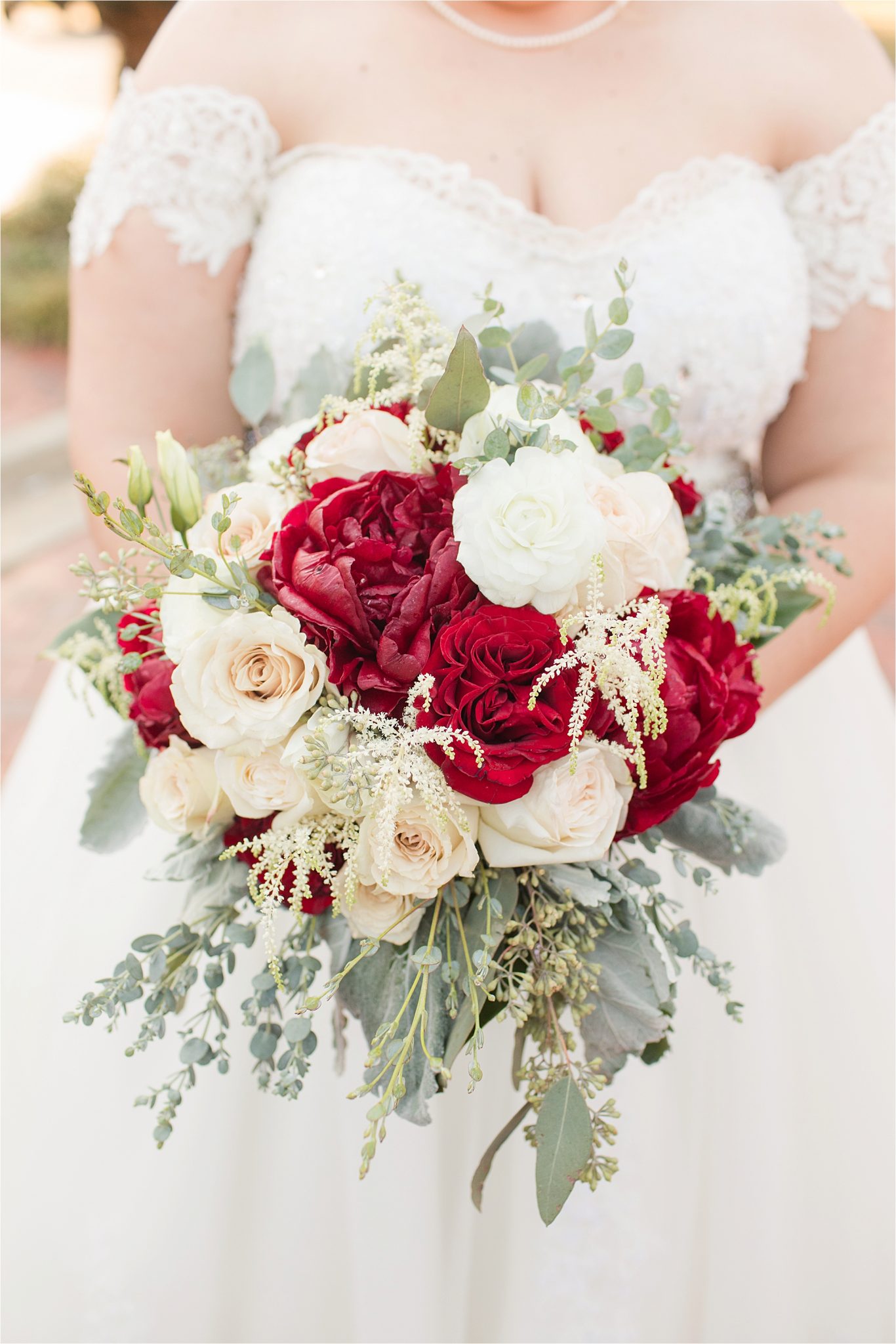 christmas-wedding-bouquet-red-roses-white-alabama-photographer