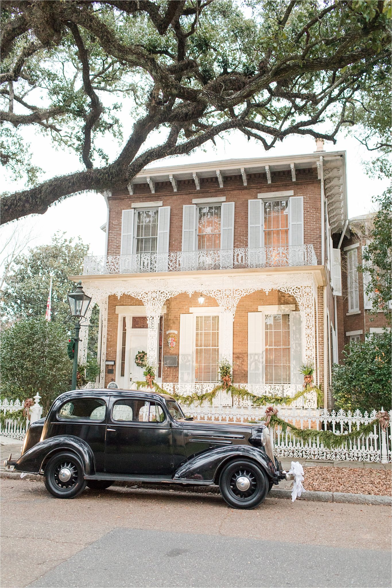 Richards DAR house-downtown-mobile-antique-vintage-car-wedding-reception-venue-alabama-mobile-wedding-photographer