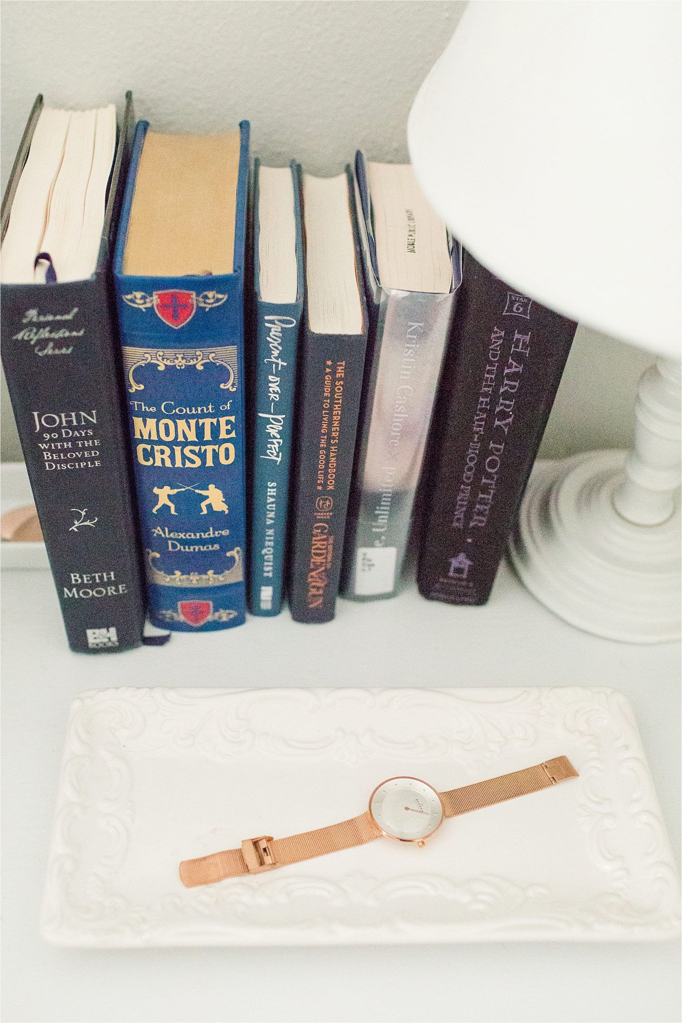 bedside-table-decorating-ideas-books-classics-jewelry-tray-white-porcelain