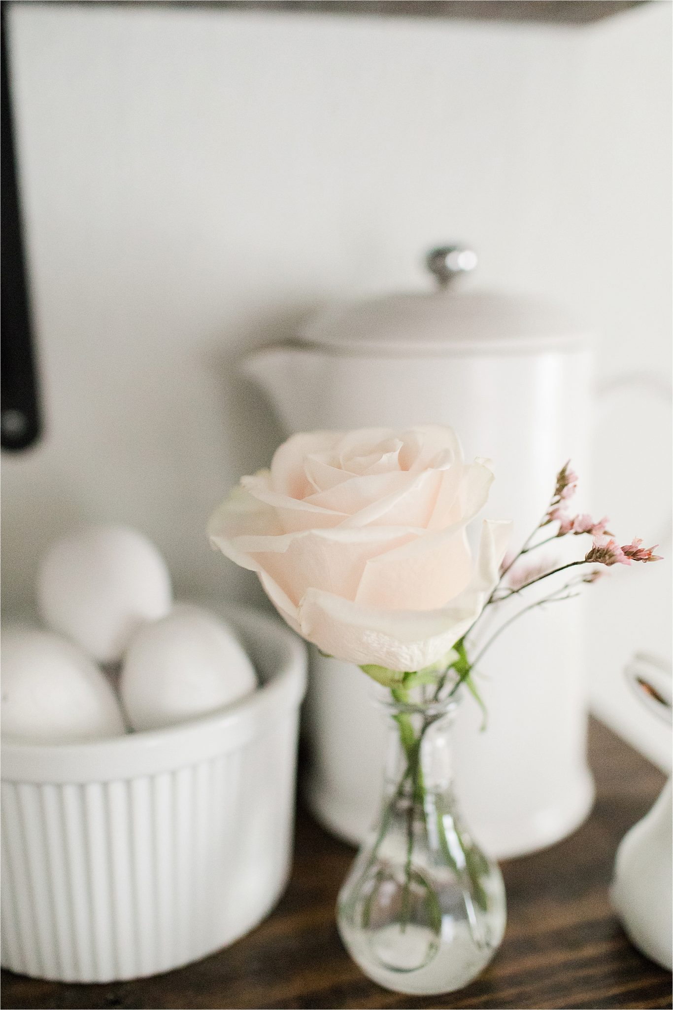 house to home-details-decorating-ideas-simple-flowers-fresh