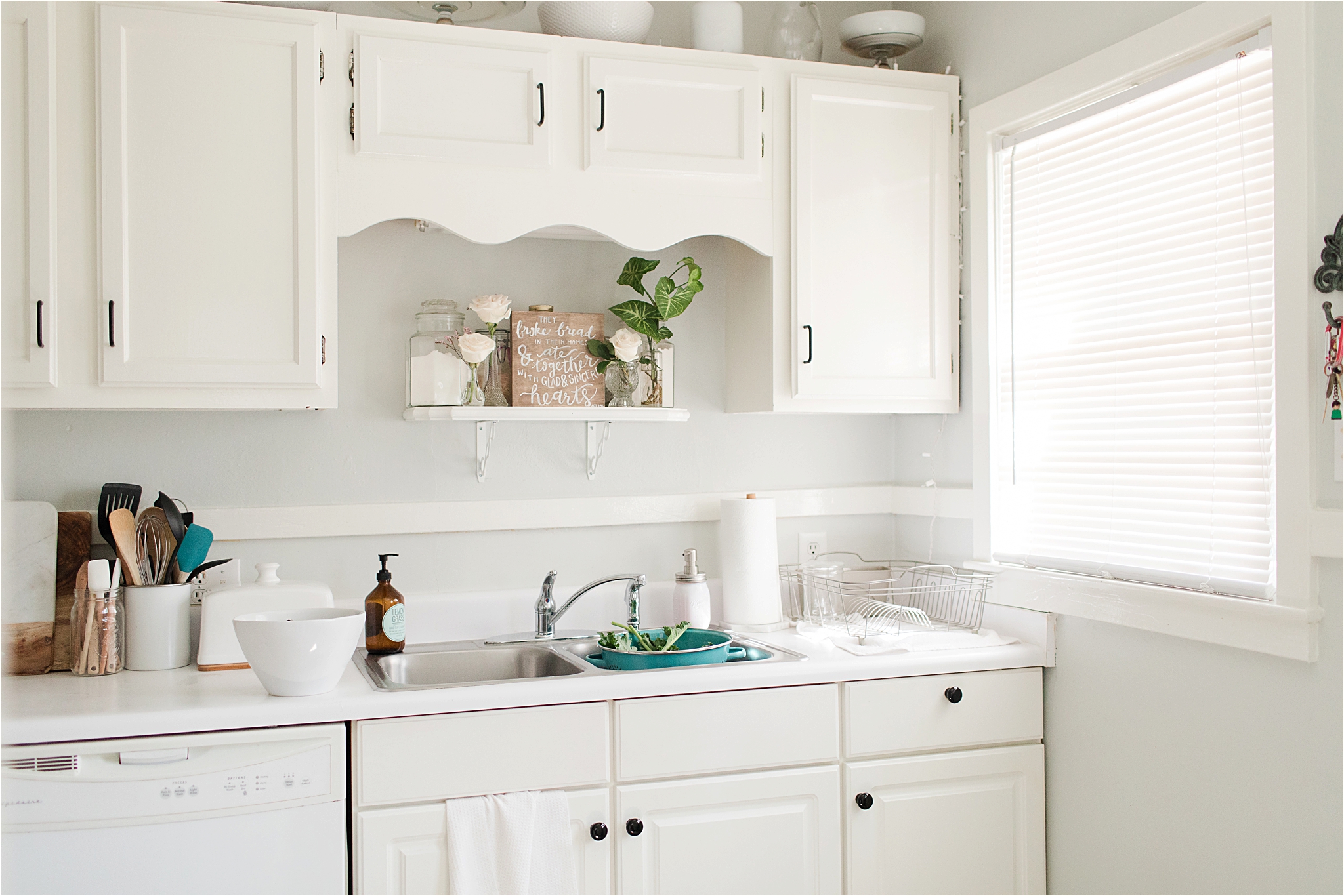 white-kitchen-house-home-kitchen-sink