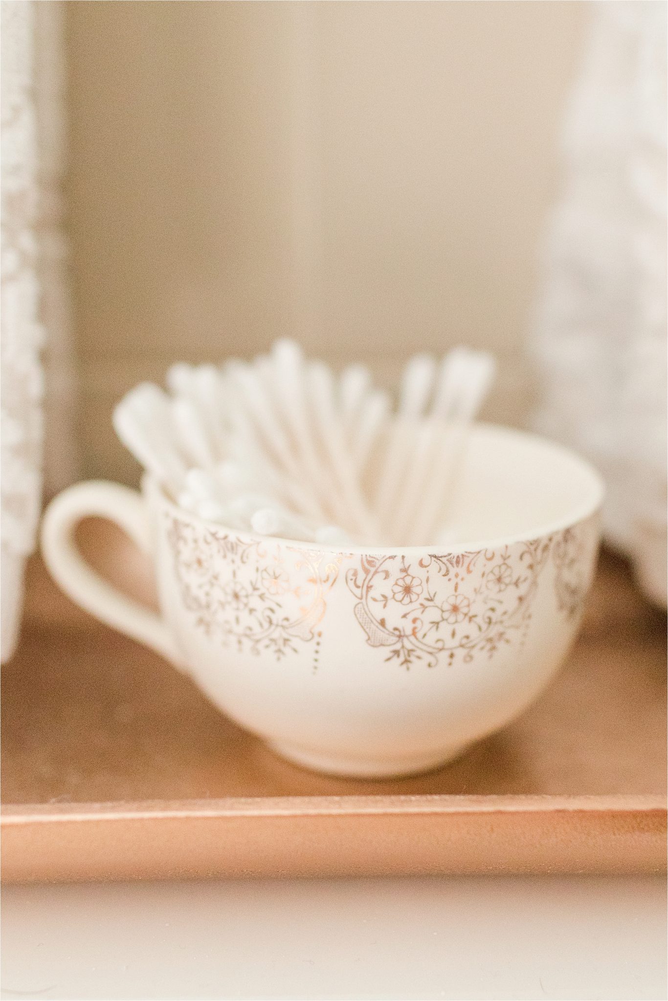 beautiful-bathroom-ideas-cotton-swab-details-tea-cup-vintage-house-decor-on a budget
