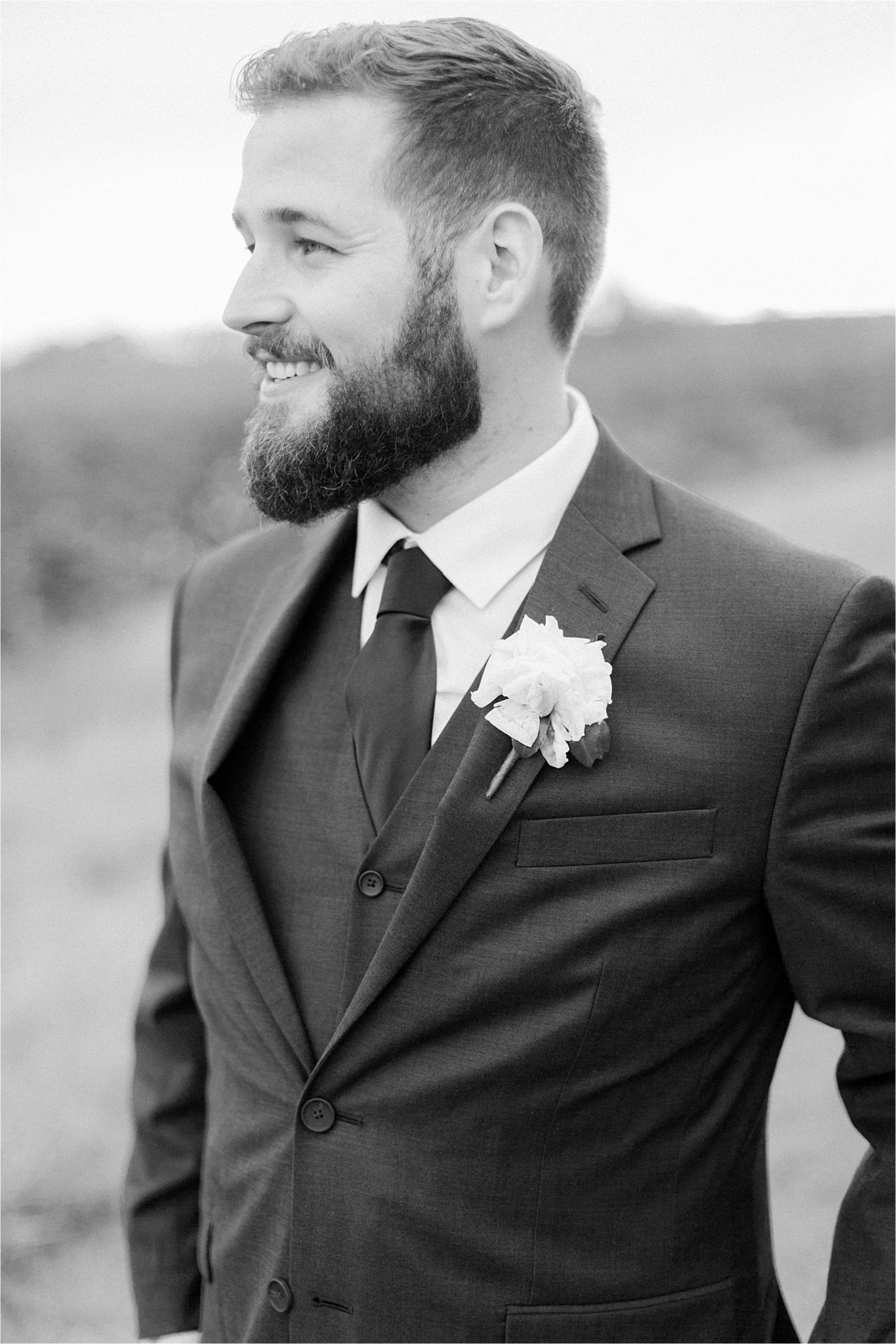 wedding day-groom-long beard-strong beard-groomed beard