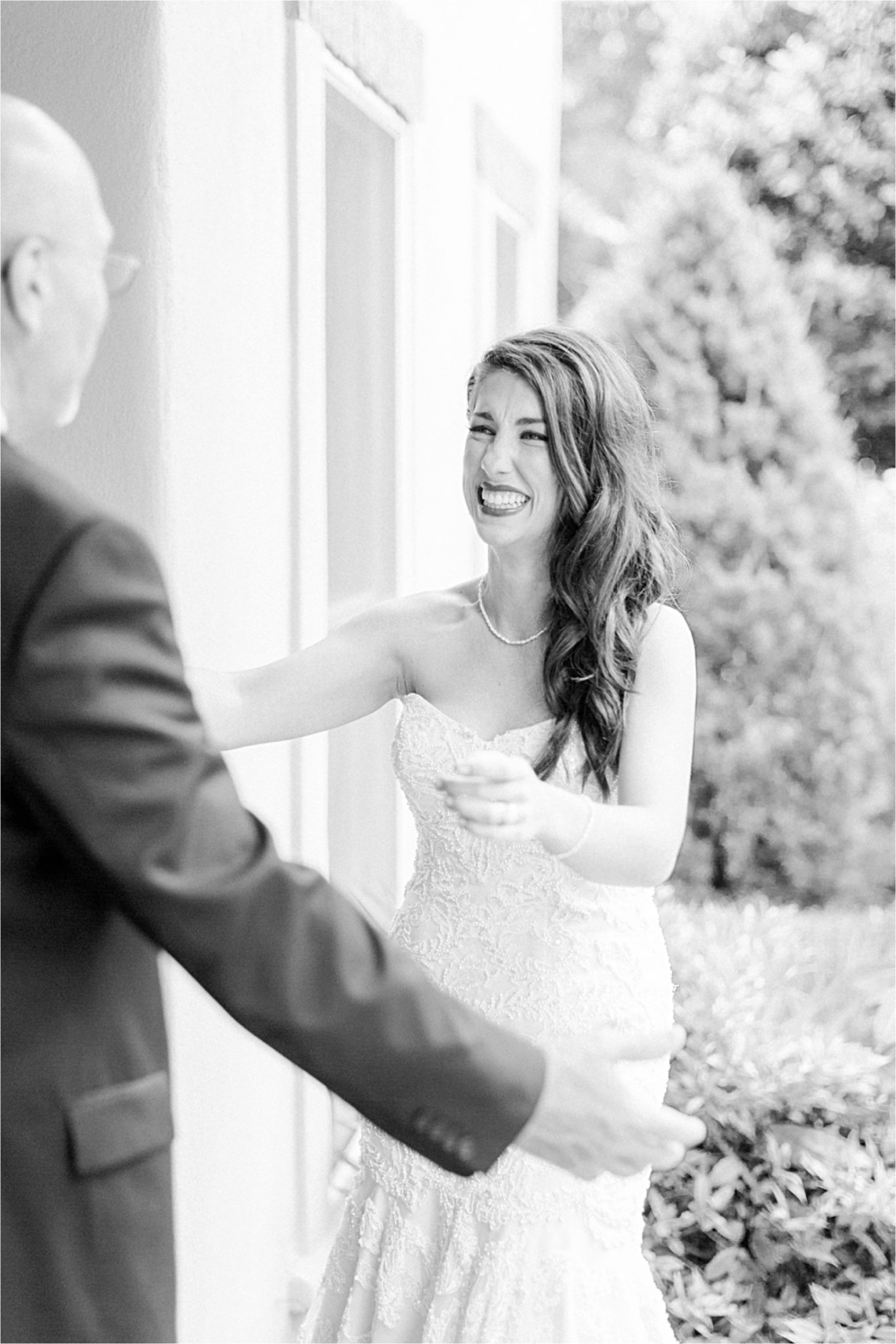 Daddy-daughter-first-look-bride to be-wedding day-precious moments