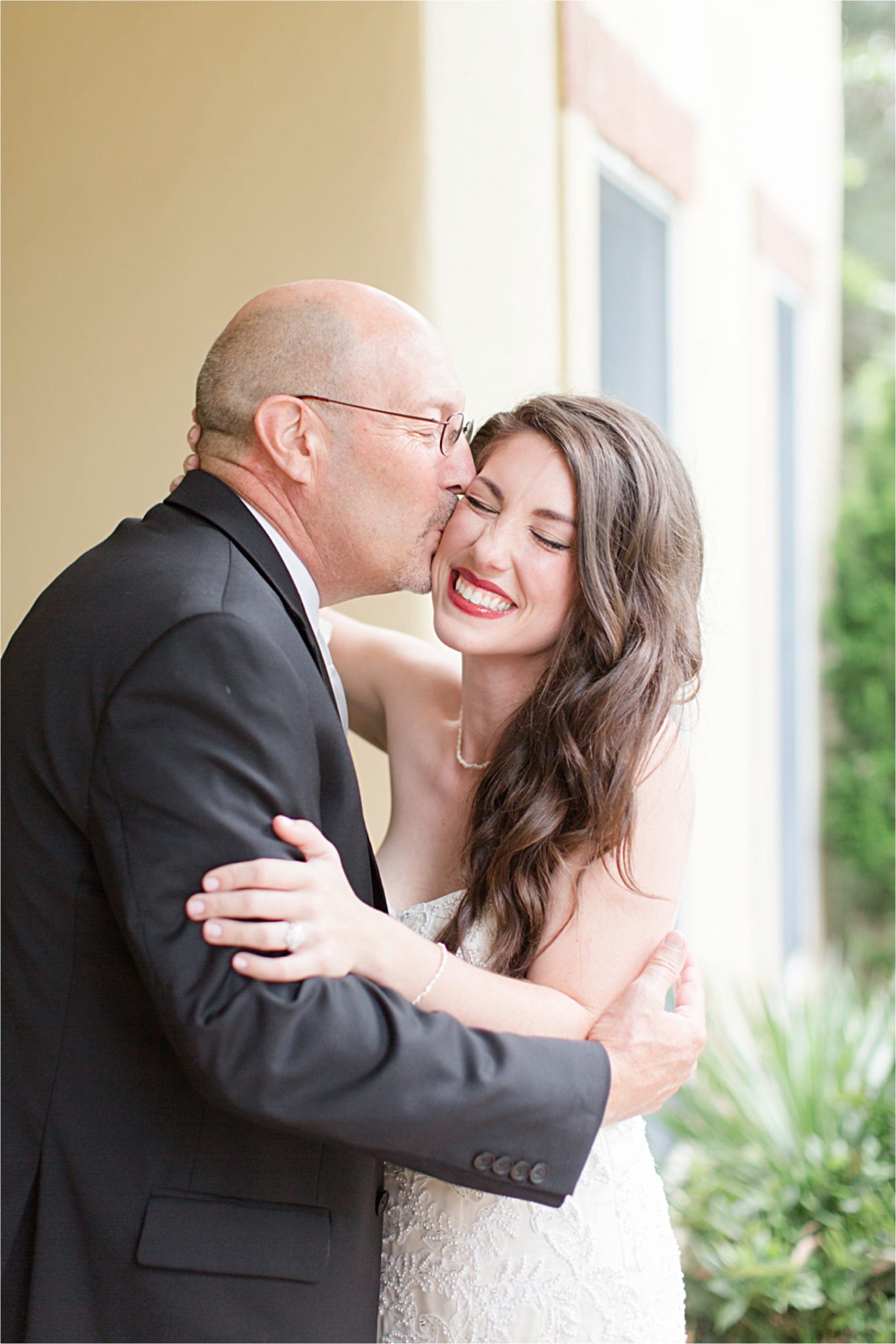 Daddy-daughter-first-look-bride to be-wedding day-precious moments