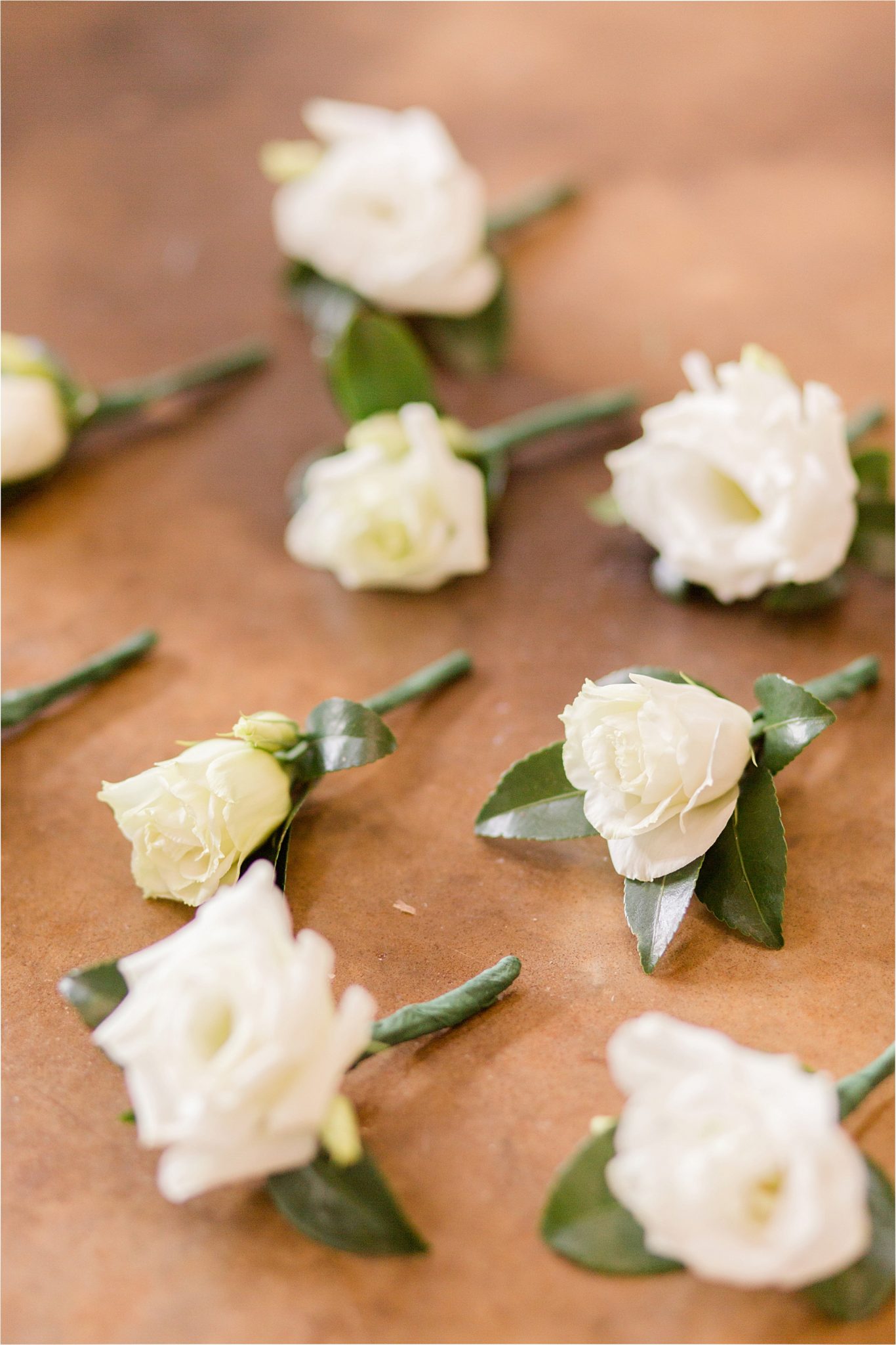 wedding details-corsage-white rose-simple-classic