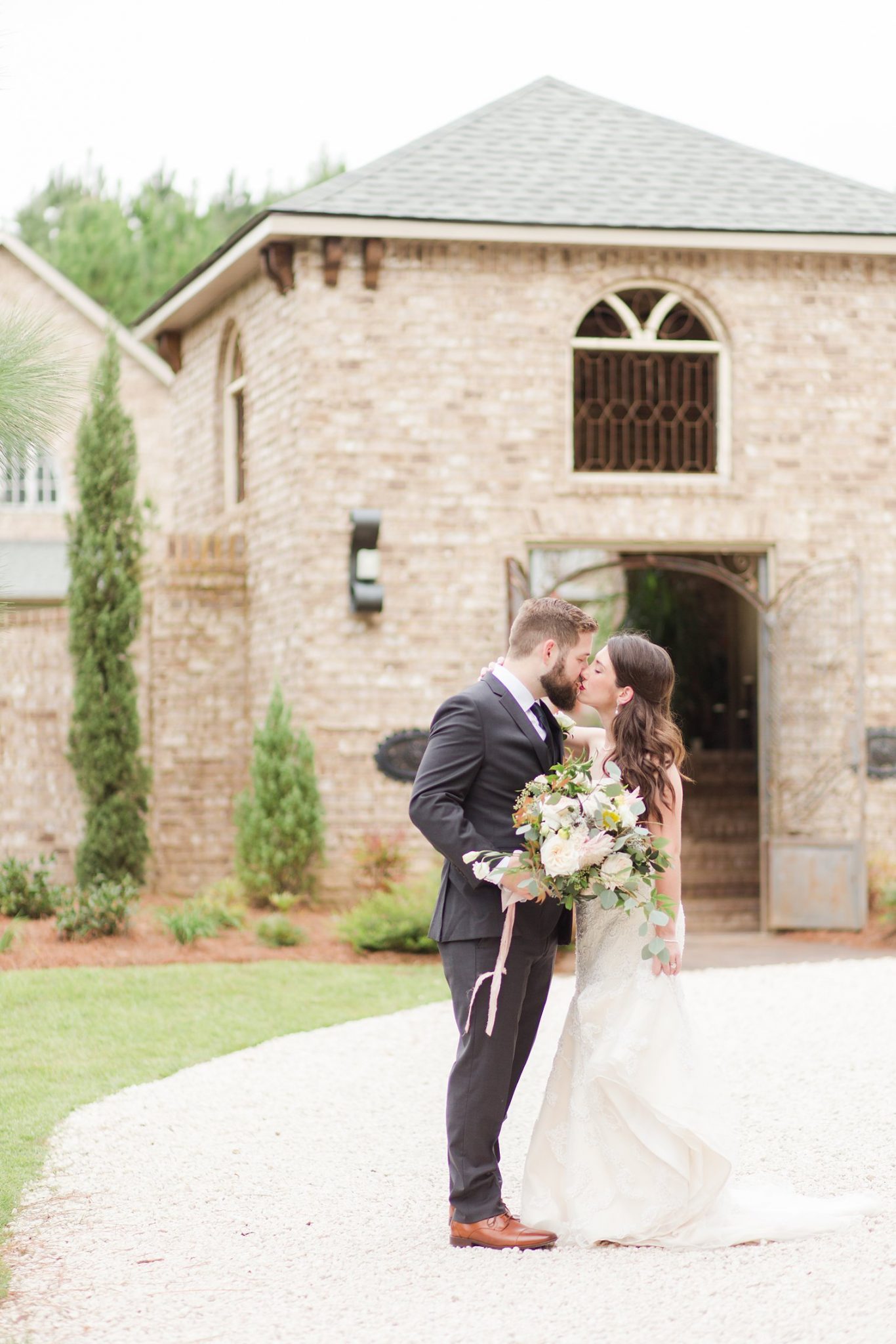 wedding day-bride and groom-portraits-photos-kissing