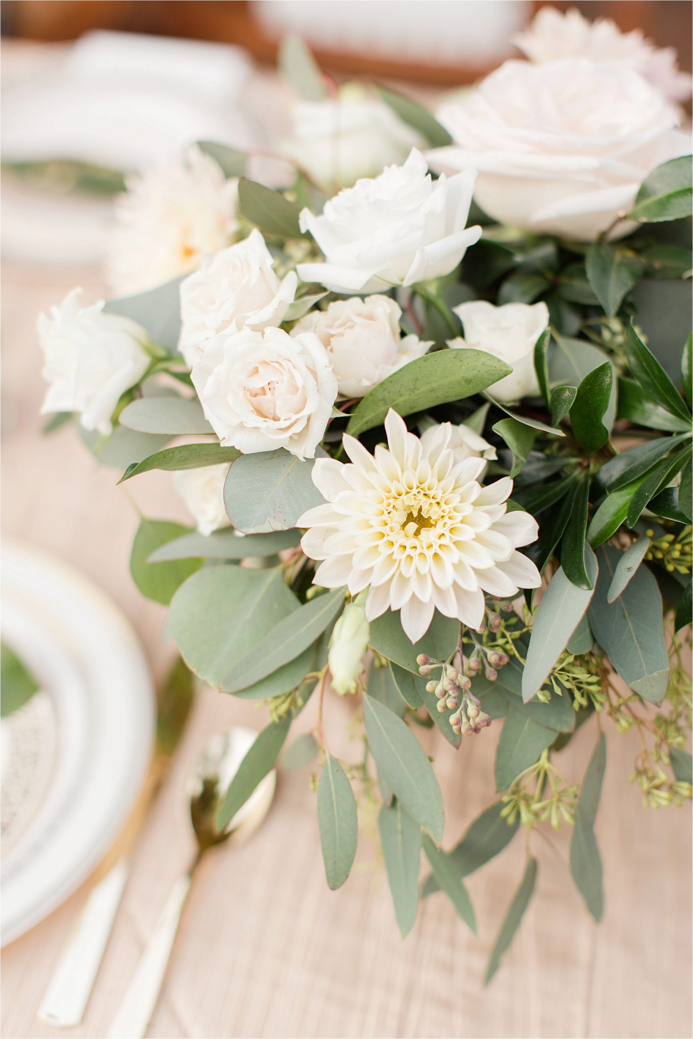 wedding-florals-flowers-white-roses-chrysanthemum