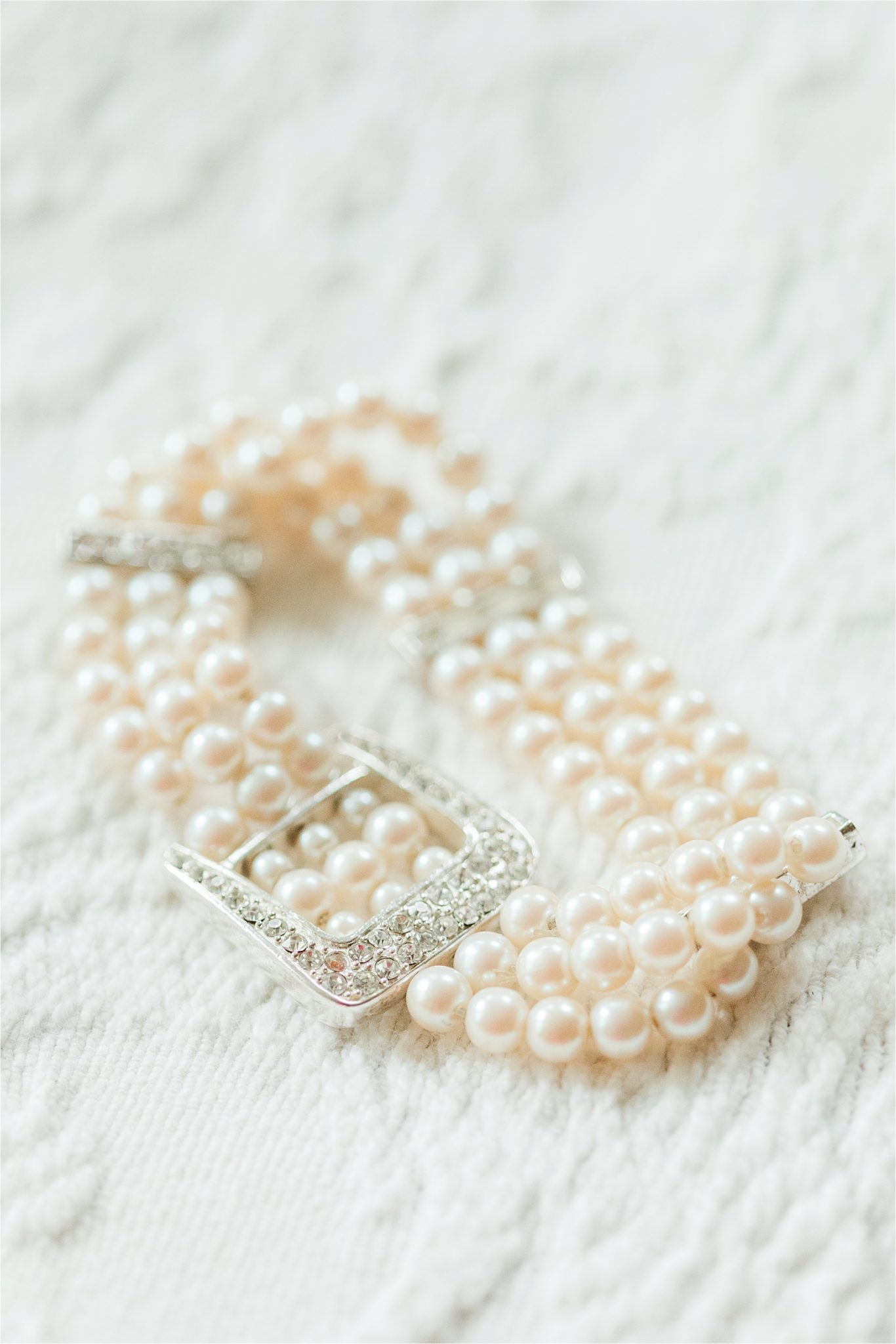 Pearl bridal jewelry-pearls and diamonds-bracelet-wedding jewelry-bridal details