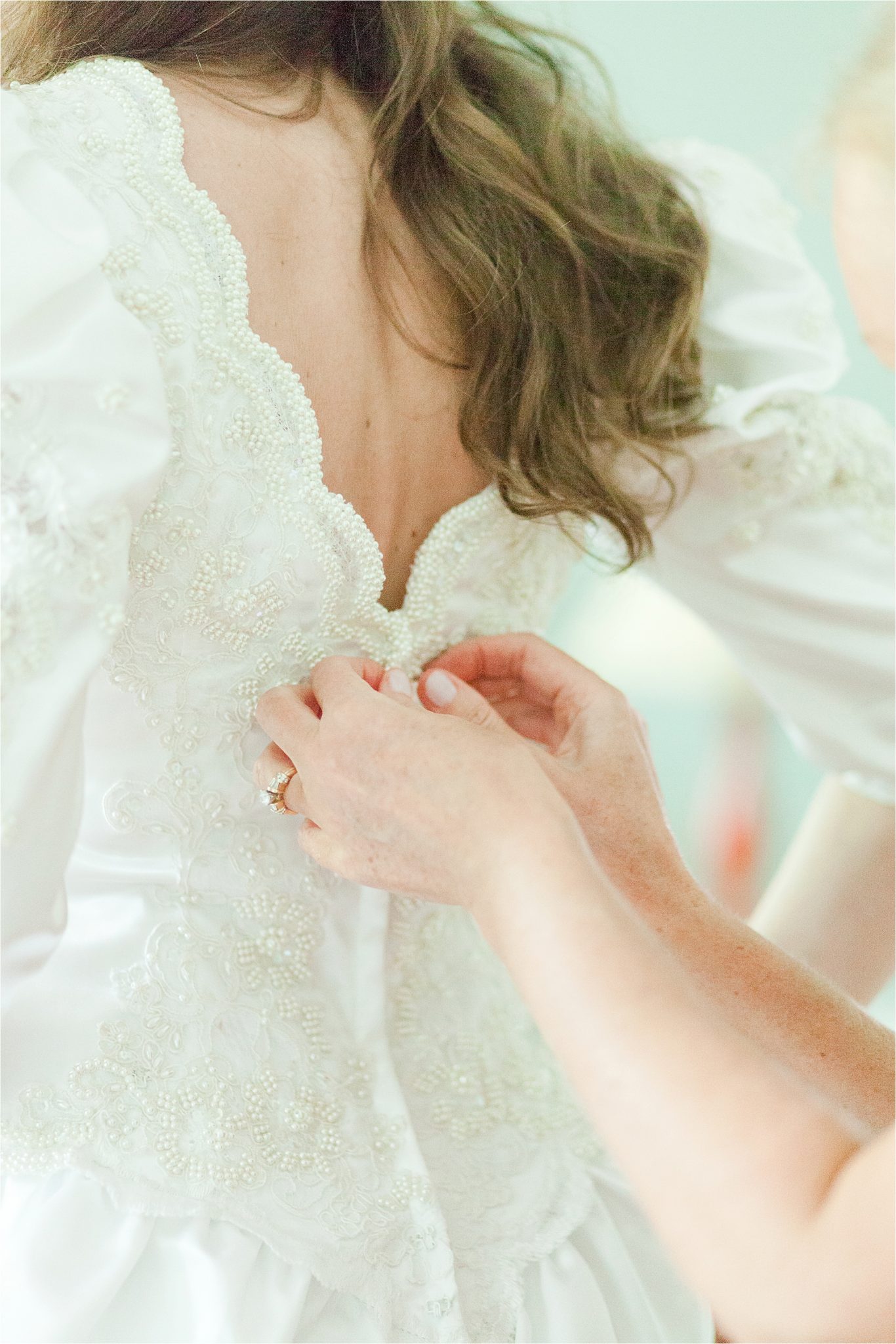 lace wedding dress-scallops-beaded pearl detailing-wedding dress with puffy sleeves-mother daughter wedding moment-dressing the bride