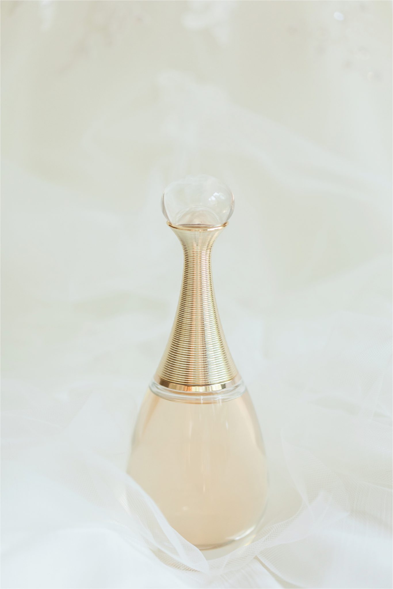 Bridal perfume-parfume-beautiful perfume bottle-modern shape-alabama wedding photographer