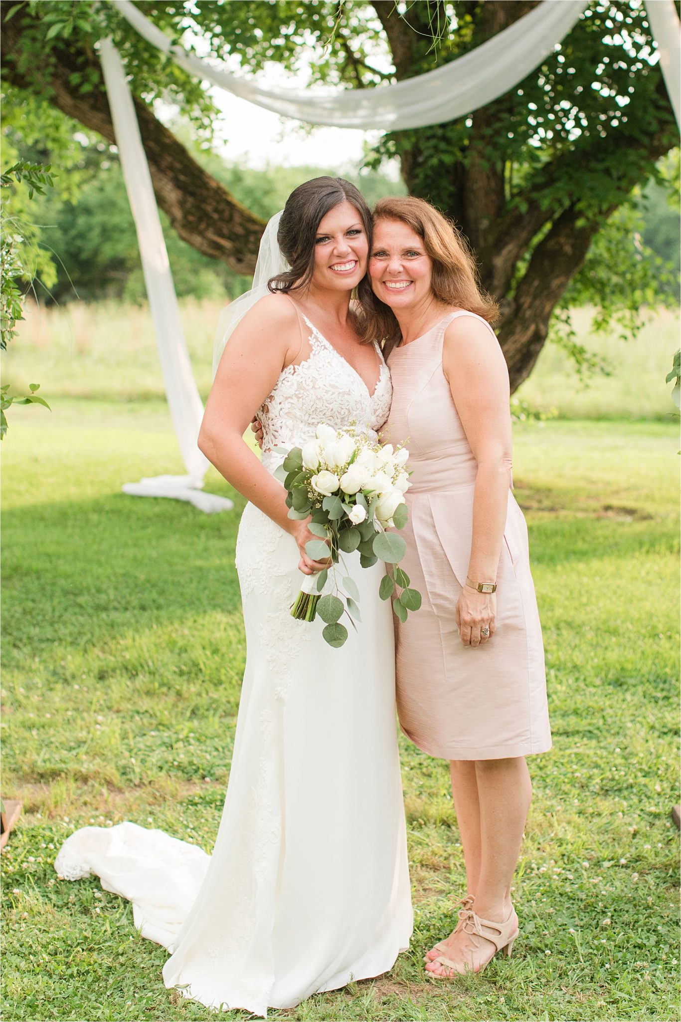 Hedge Farm Wedding, Alabama Wedding Photographer, Barn Wedding, navy and neutral themed wedding, 