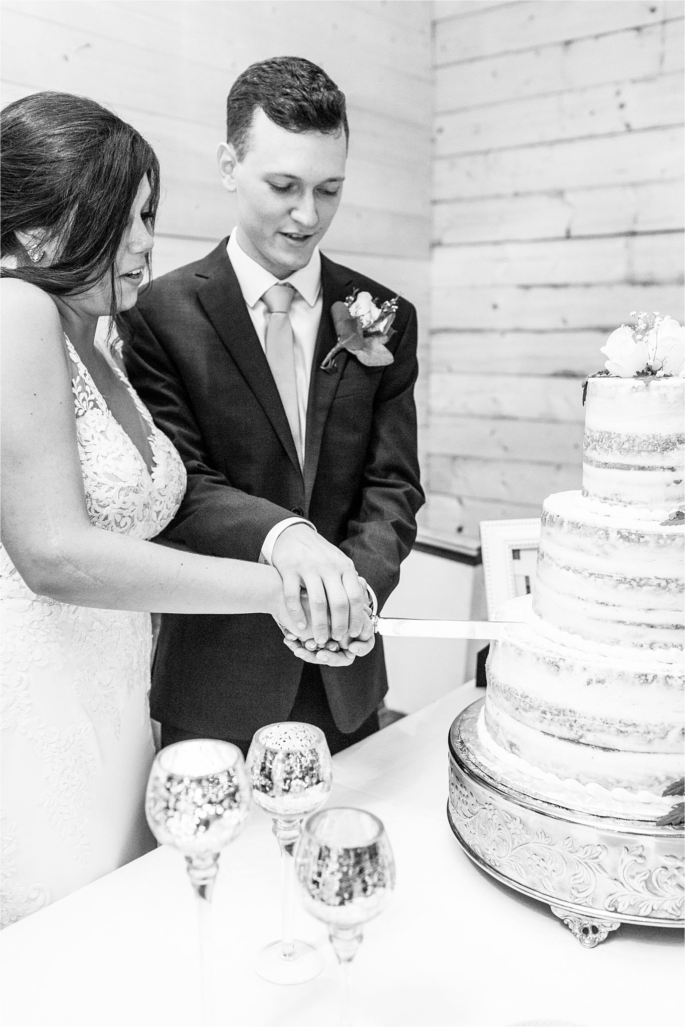 Mississippi wedding photographer | Hedge Farm Wedding | Alabama Wedding Photographer | Wedding Cake