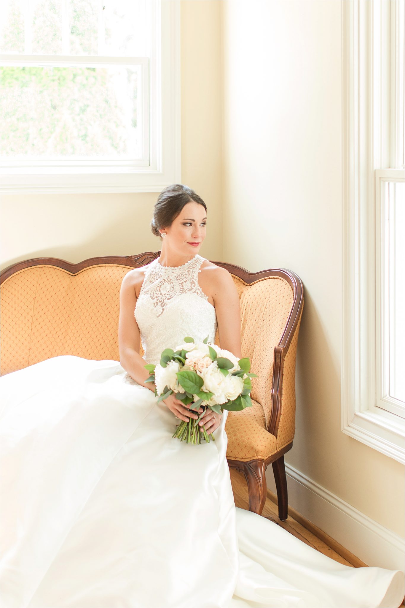 Sonnet House, Birmingham Alabama Wedding Photographer, Bridal portrait, Wedding bouquets 