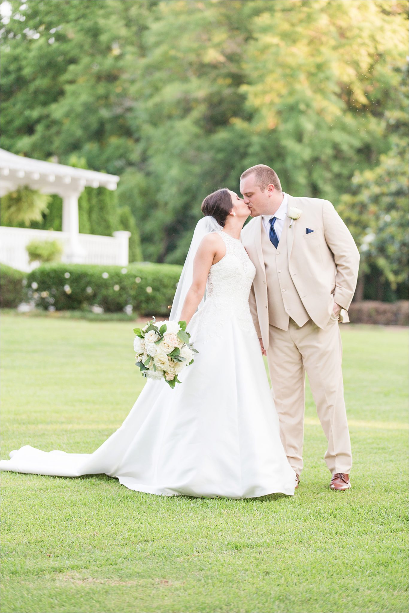 Sonnet House, Birmingham Alabama Wedding Photographer, Romantic wedding shoot  