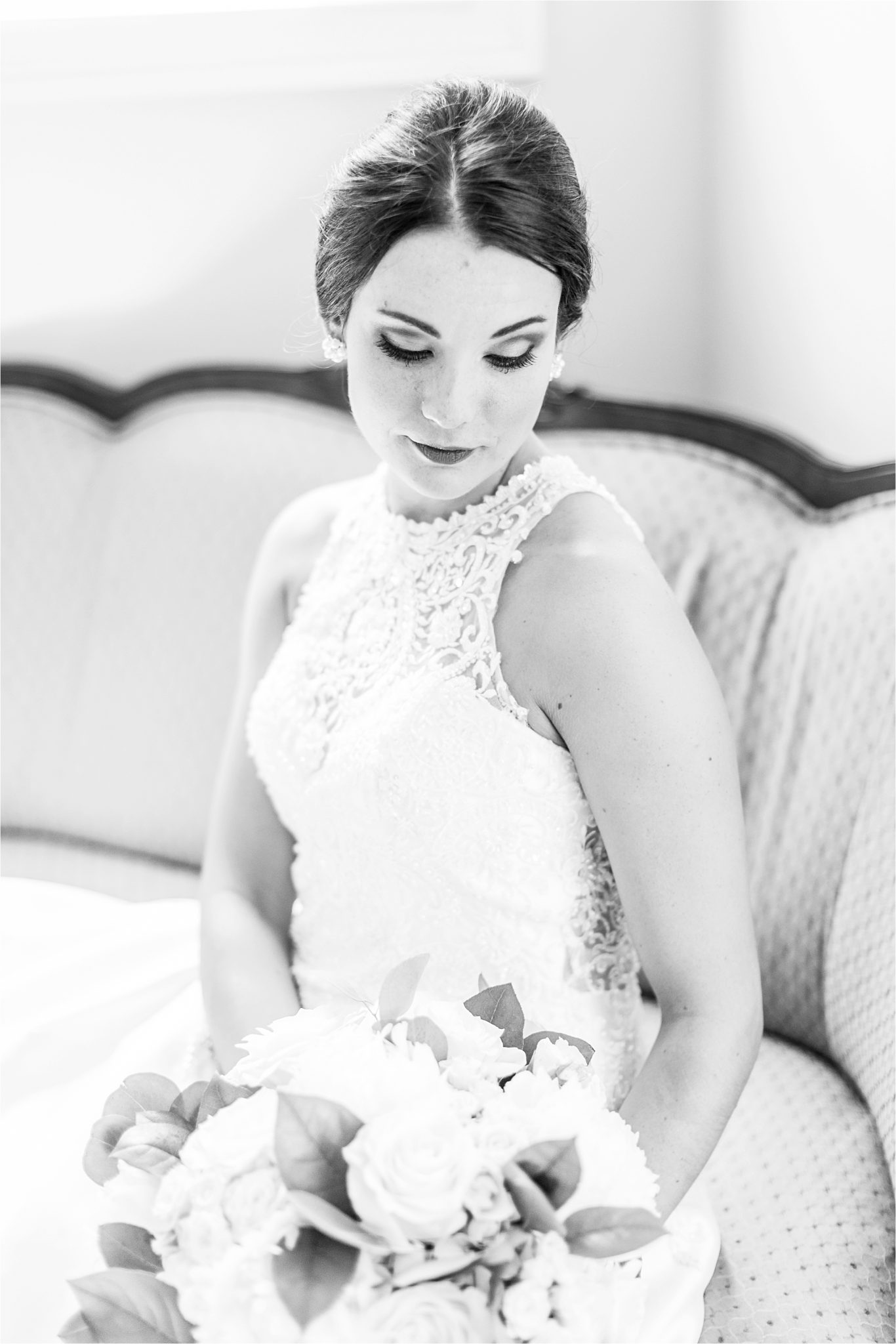 Sonnet House, Birmingham Alabama Wedding Photographer, Bridal portrait, Wedding bouquets 