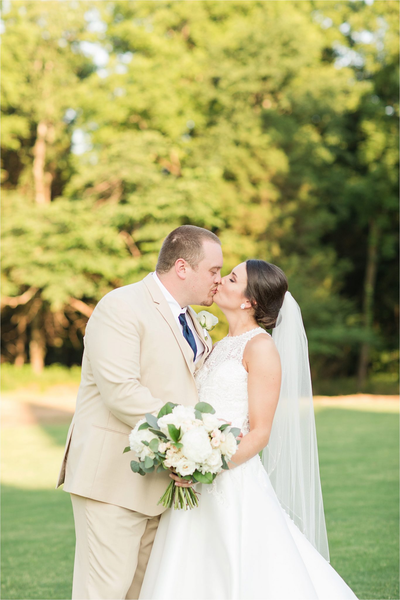 Sonnet House, Birmingham Alabama Wedding Photographer, Romantic wedding shoot 