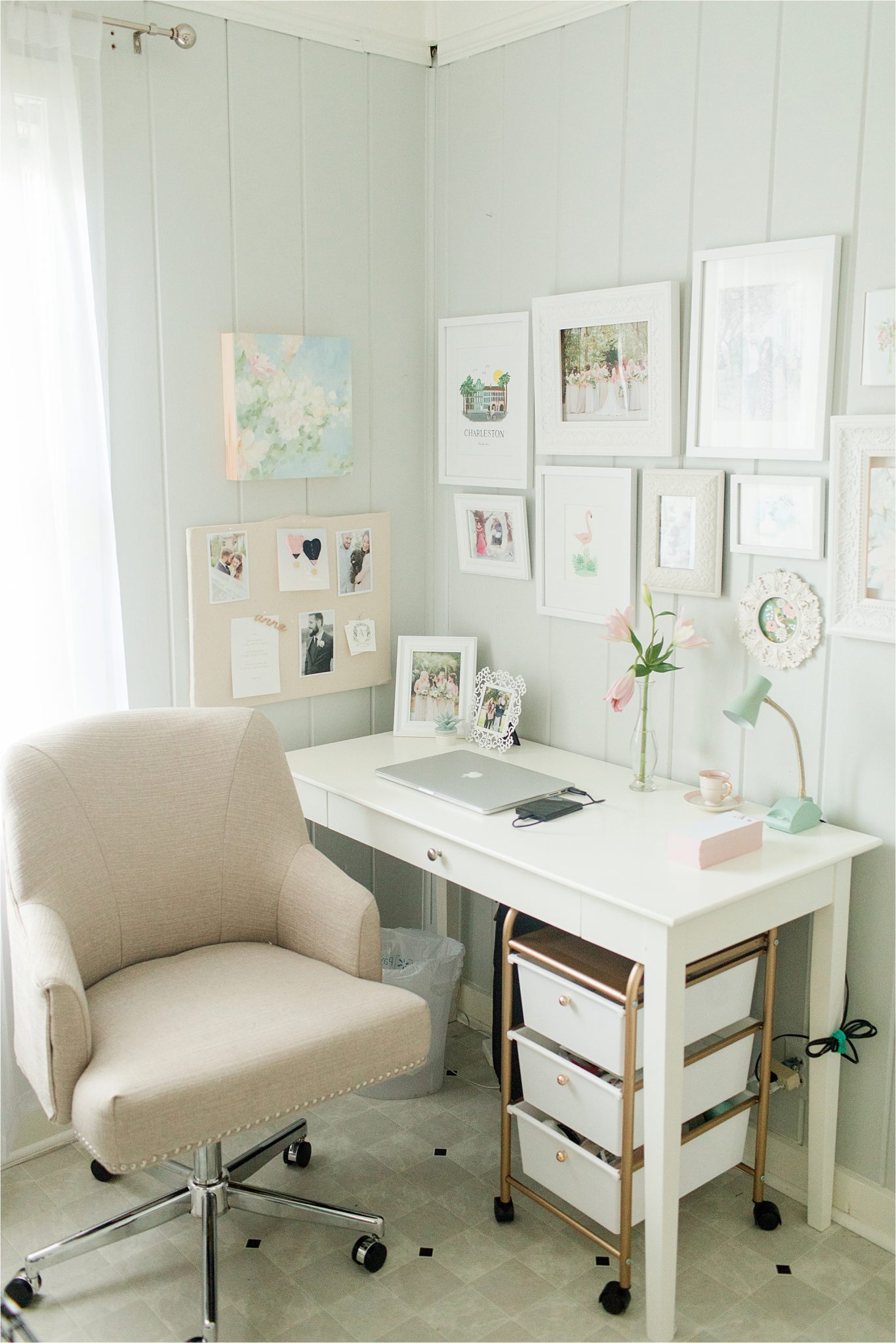 Cute and Classic office decor ideas , decorating ideas,