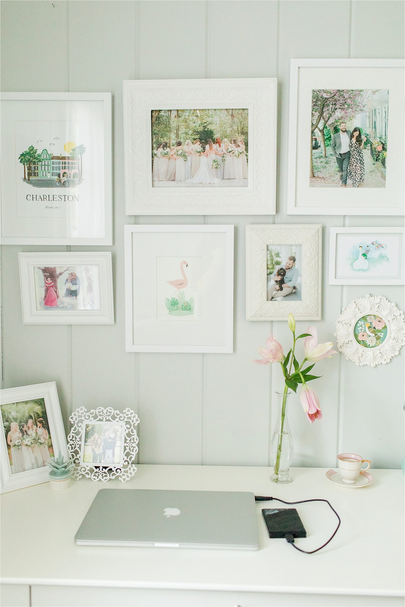 office and decor ideas, white picture frames, office desk