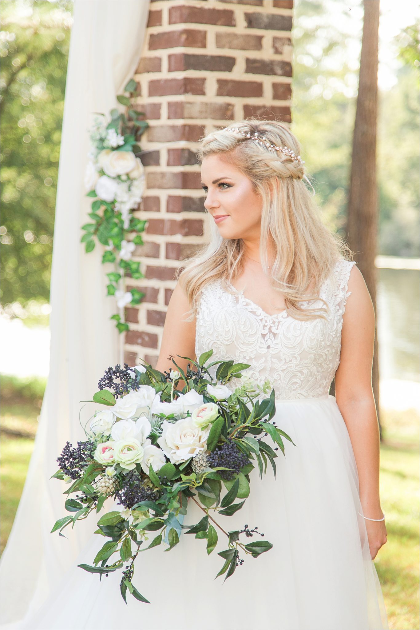 bridal-photos-portraits-pearl-hair-crown-navy-blue-flower-bouqet