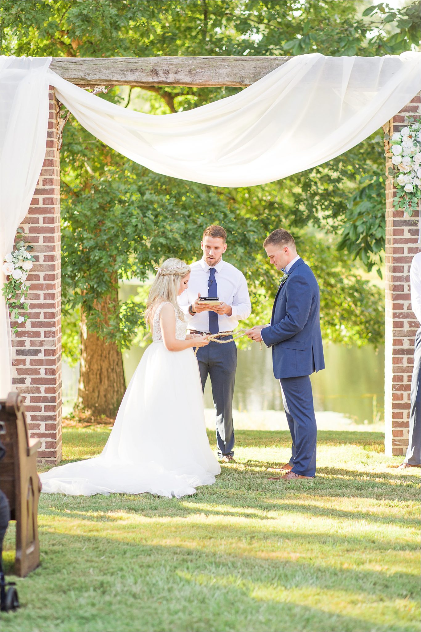 wedding-ceremony-alabama-wedding-photographer-blue-navy-vows-ceremonial-rope