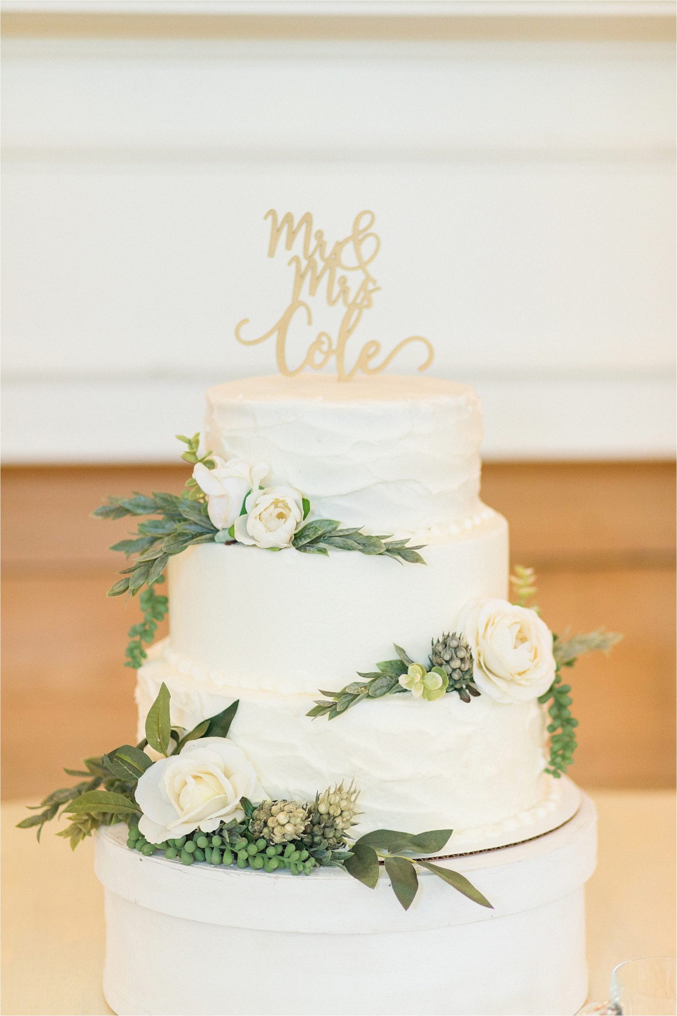 3-three-tear-iced-weding-cake-texture-white-ivory-roses-mr & mrs-cake-topper